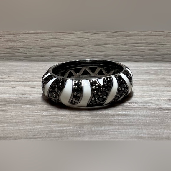 Designer Hidalgo Sterling Silver White Enamel & Black Cubic Zirconia Band Ring - Picture 2 of 8